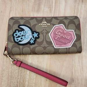 Coach Disco Zip around wallet Good hardware Good Times Down Town